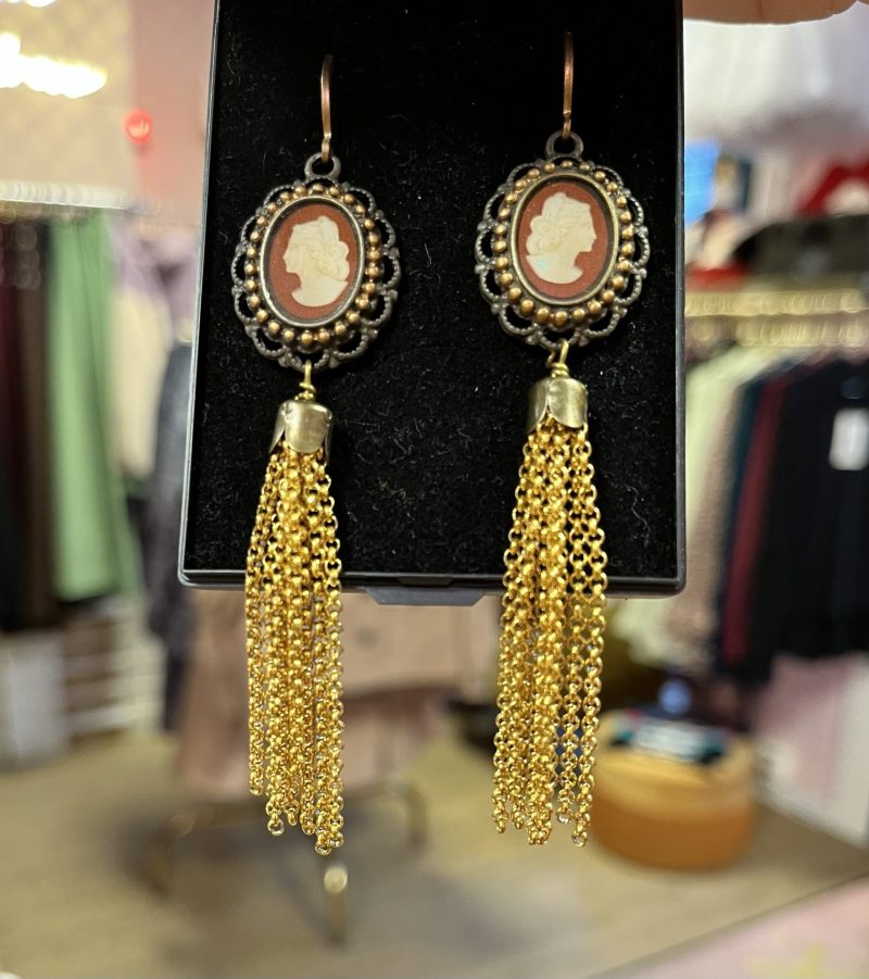 Urban Hippies Øredobber Sassy cameo tassel