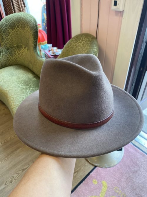 Second hand Stetson hatt i mørk grønn,100% ull og i perfekt stand. Str 54