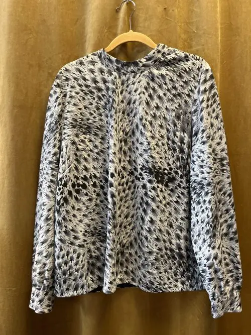 bluse med dyreprint str 44