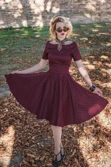 Darlene Retro Burgundy Polka Dot Swing Kjole