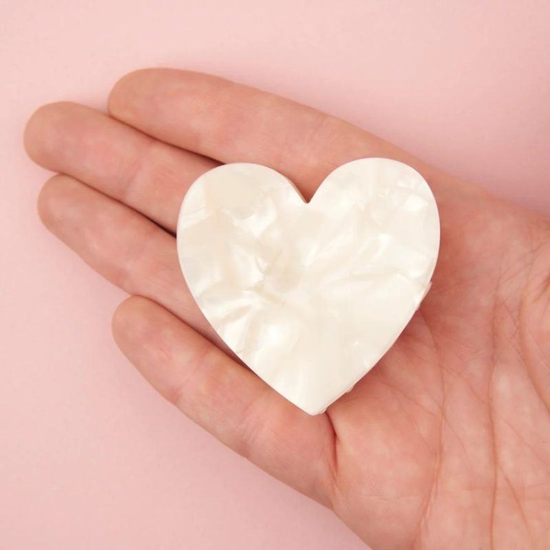 WHITE HEART HAIR CLAW