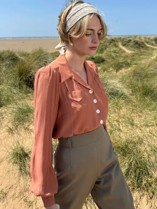 2cb87666cd7745d80c2632e03a2387b3.webp 40s Sweetheart Blouse - Burnt peach
