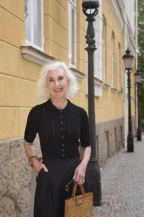 The Non Contrast Cardigan - Black wool