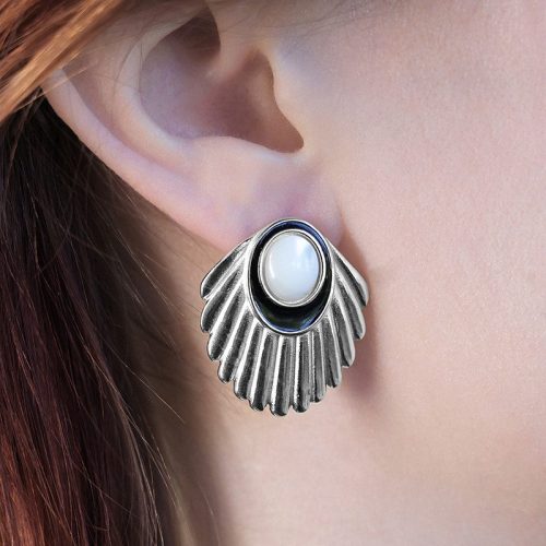 Urban Hippies Øredobber Venus Studs Shell Silver