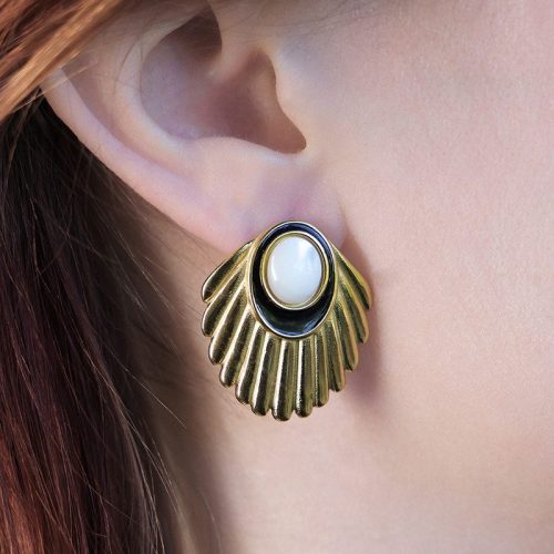 Urban Hippies Øredobber Venus Studs Shell Gold