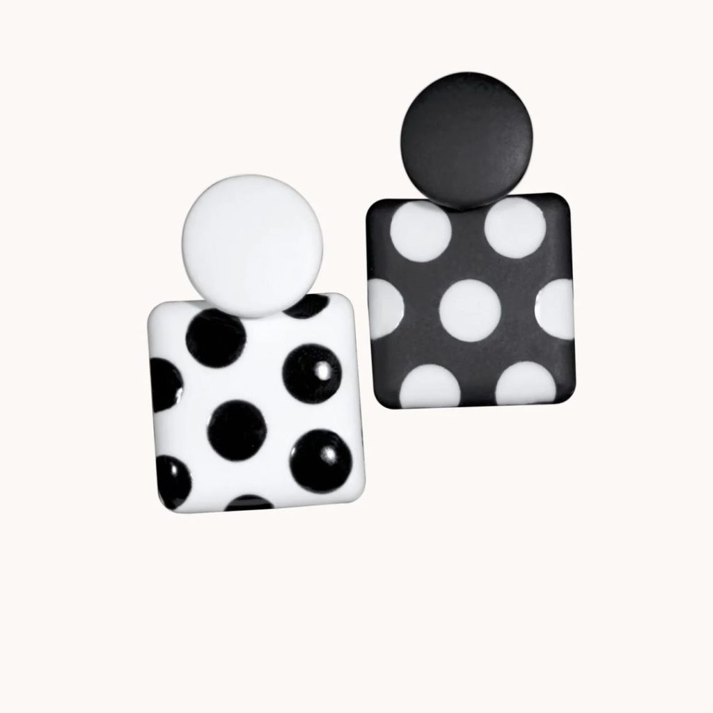 Opposites Black & White Øredobber Margot